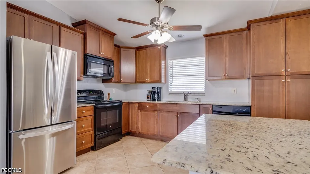 914 SE 28th Terrace Cape Coral FL 33904