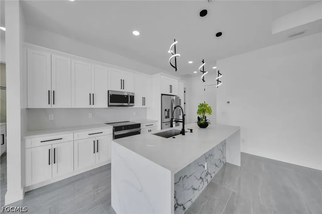 1226 NE Juanita Place Cape Coral FL 33909