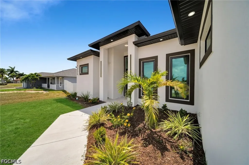 1226 NE Juanita Place Cape Coral FL 33909