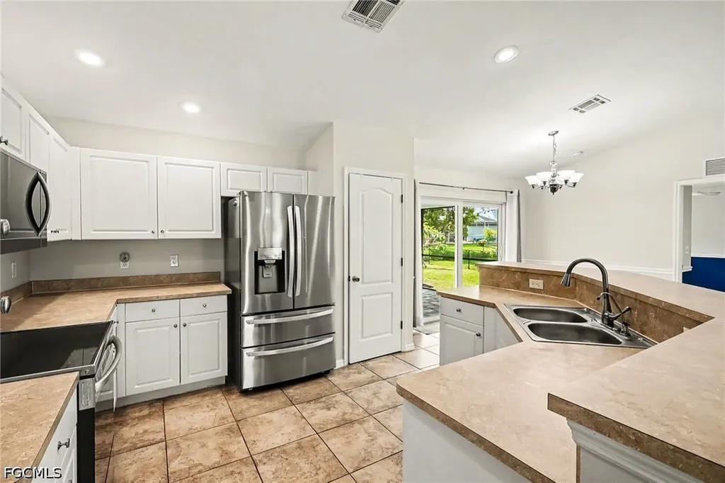 203 NW 6th Place Cape Coral FL 33993