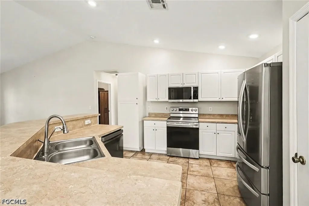 203 NW 6th Place Cape Coral FL 33993