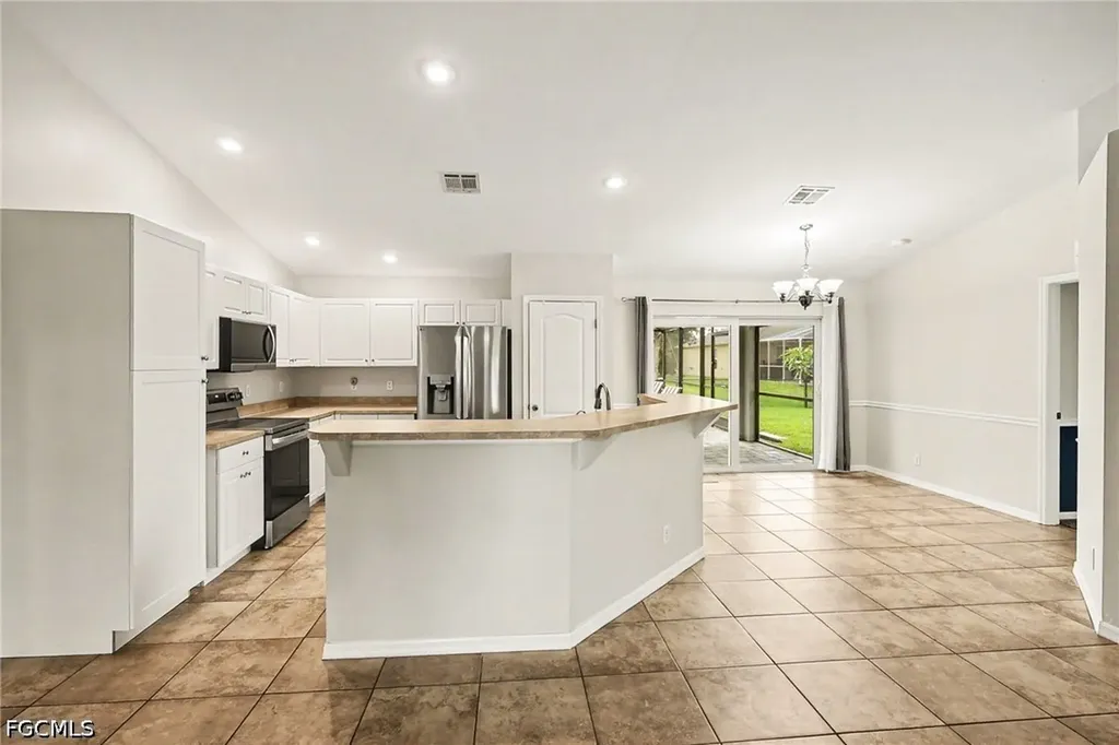 203 NW 6th Place Cape Coral FL 33993