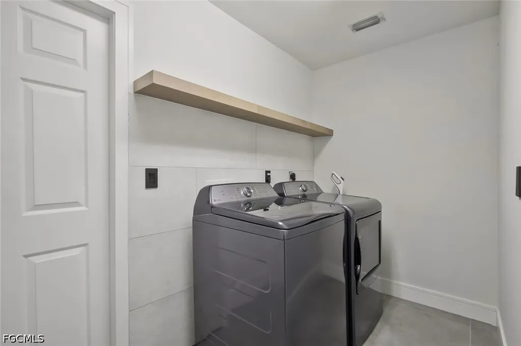 2200 NE 9th Avenue Cape Coral FL 33909