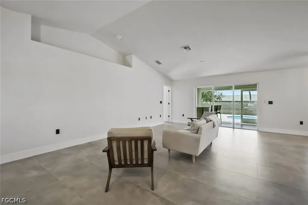 2200 NE 9th Avenue Cape Coral FL 33909