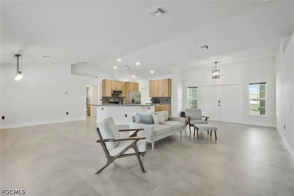 2200 NE 9th Avenue Cape Coral FL 33909
