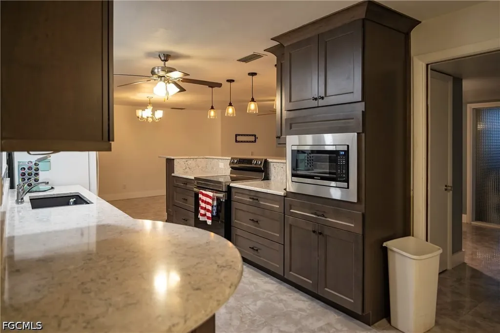 5336 Baypoint Court Cape Coral FL 33904