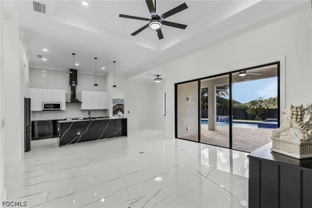 2724 NW 7th Place Cape Coral FL 33993