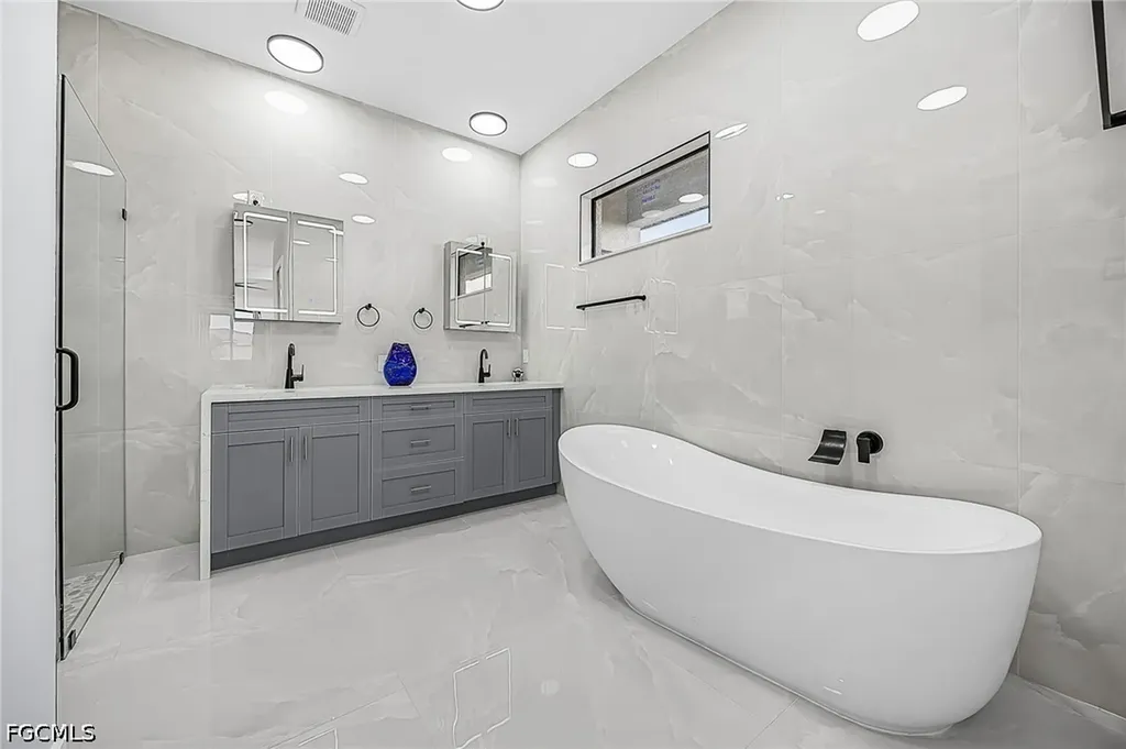 2724 NW 7th Place Cape Coral FL 33993