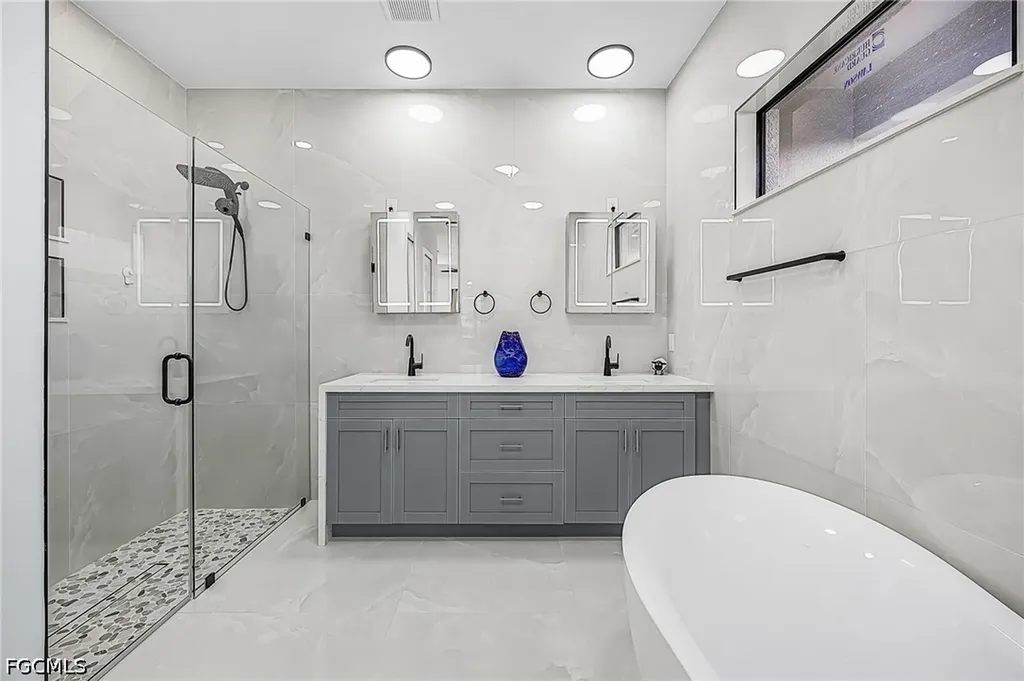 2724 NW 7th Place Cape Coral FL 33993