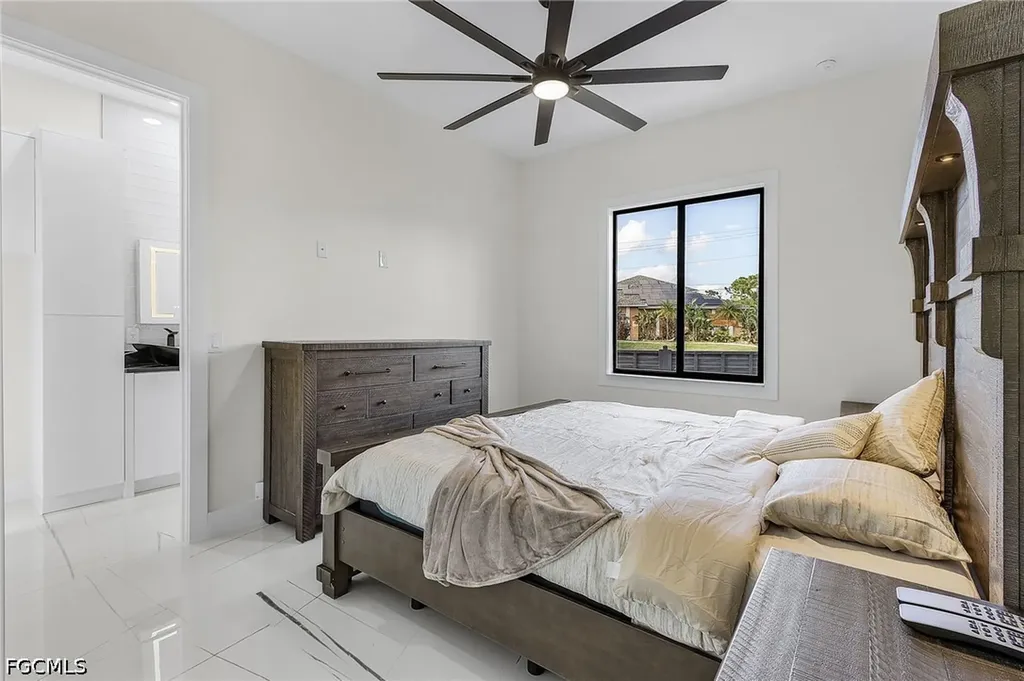 2724 NW 7th Place Cape Coral FL 33993