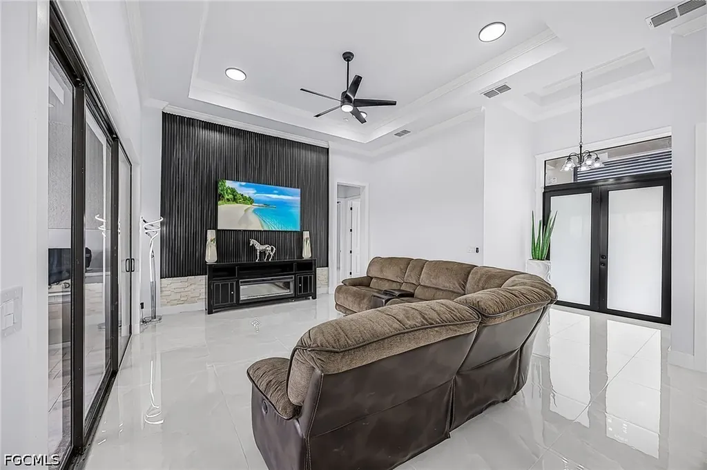 2724 NW 7th Place Cape Coral FL 33993