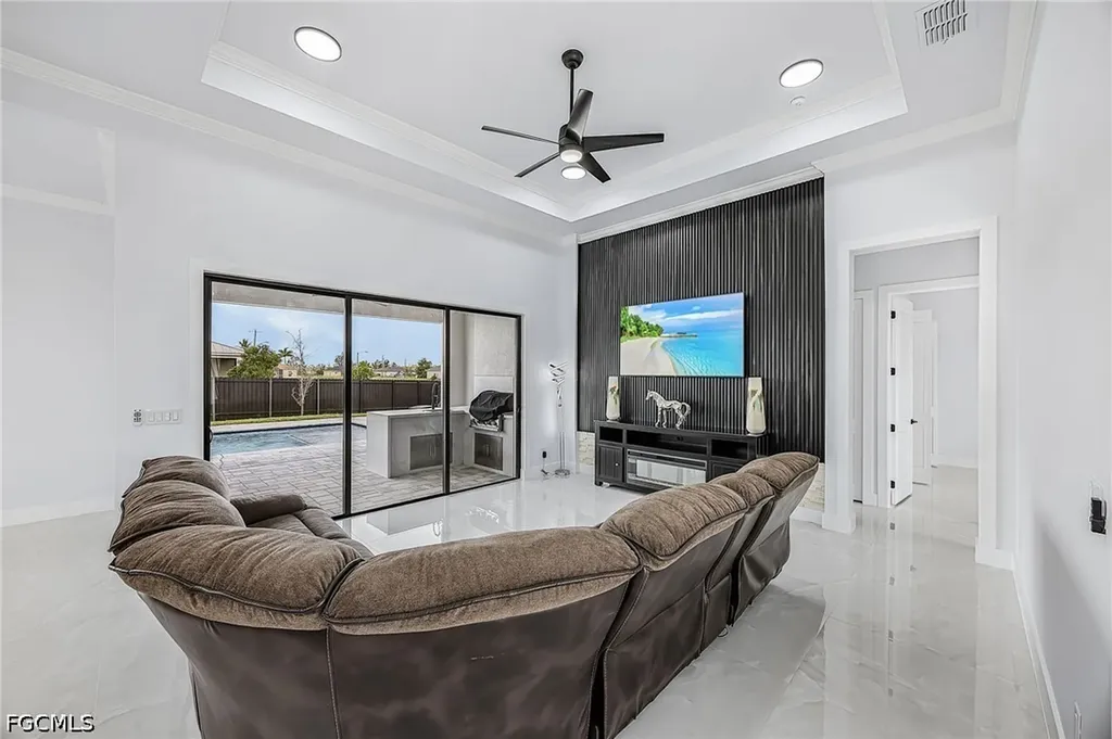 2724 NW 7th Place Cape Coral FL 33993