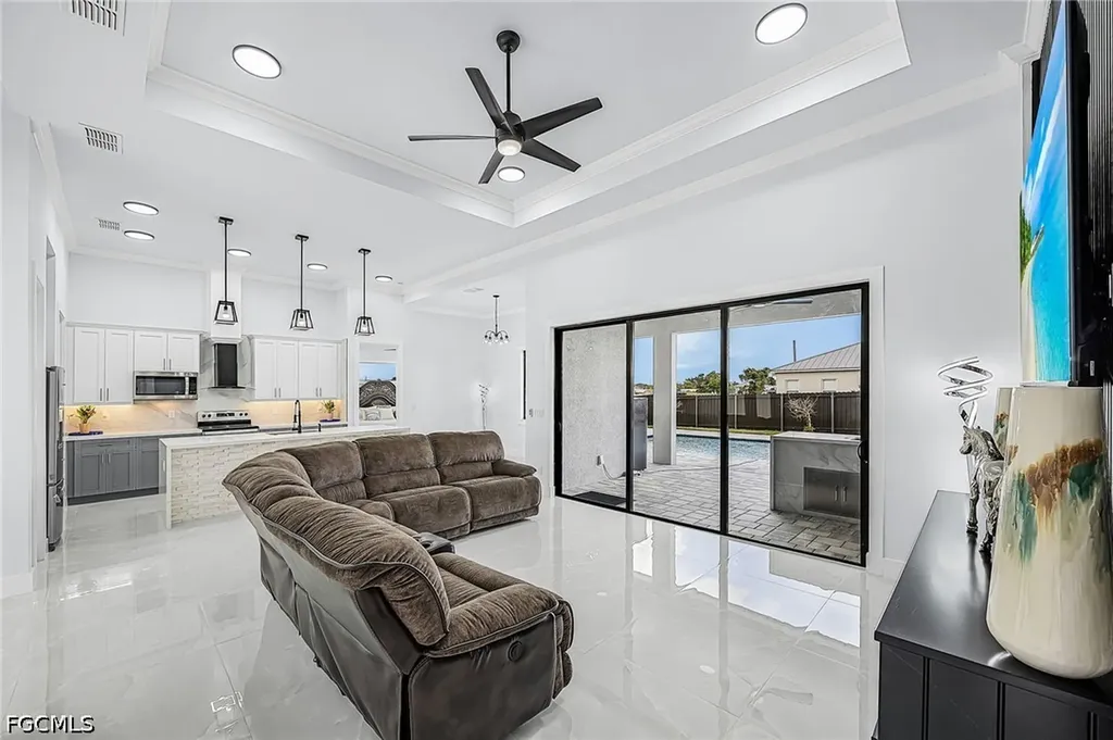 2724 NW 7th Place Cape Coral FL 33993