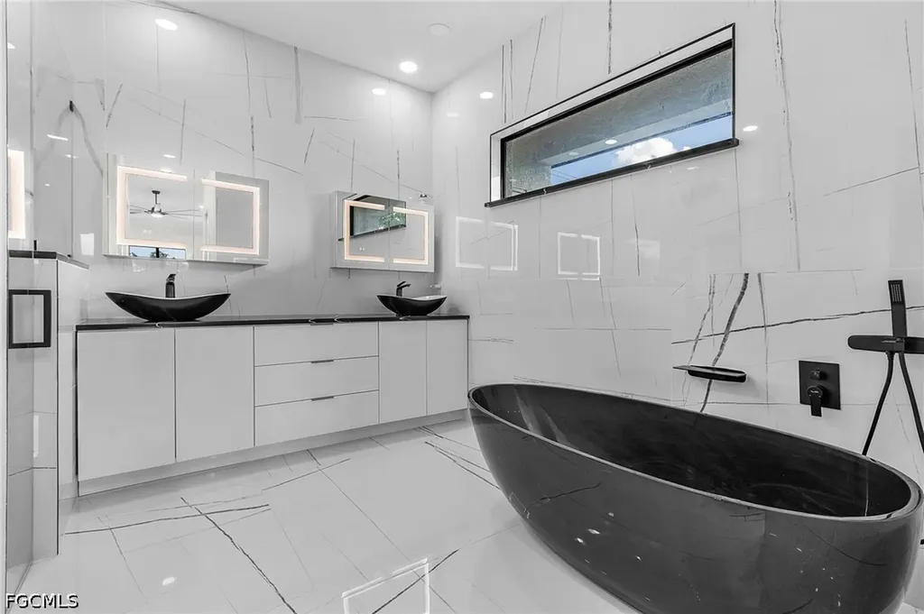 2724 NW 7th Place Cape Coral FL 33993