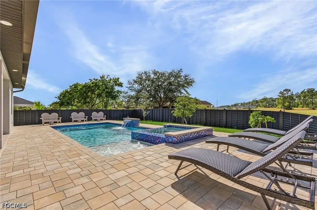 2724 NW 7th Place Cape Coral FL 33993