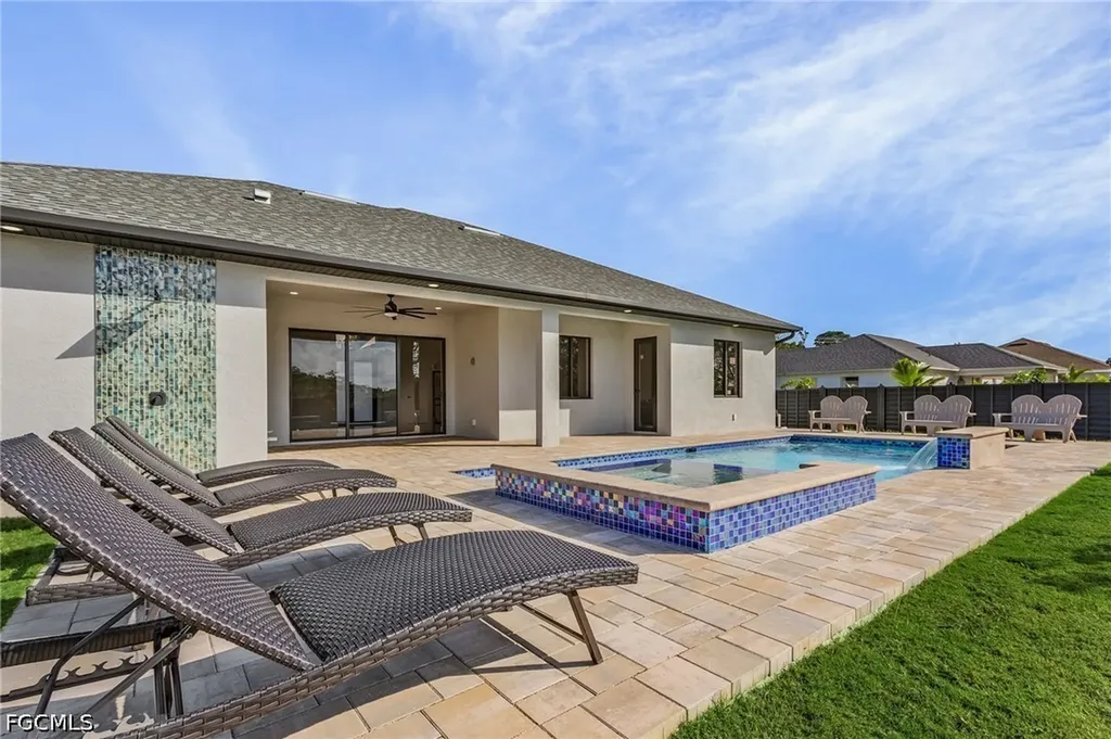 2724 NW 7th Place Cape Coral FL 33993
