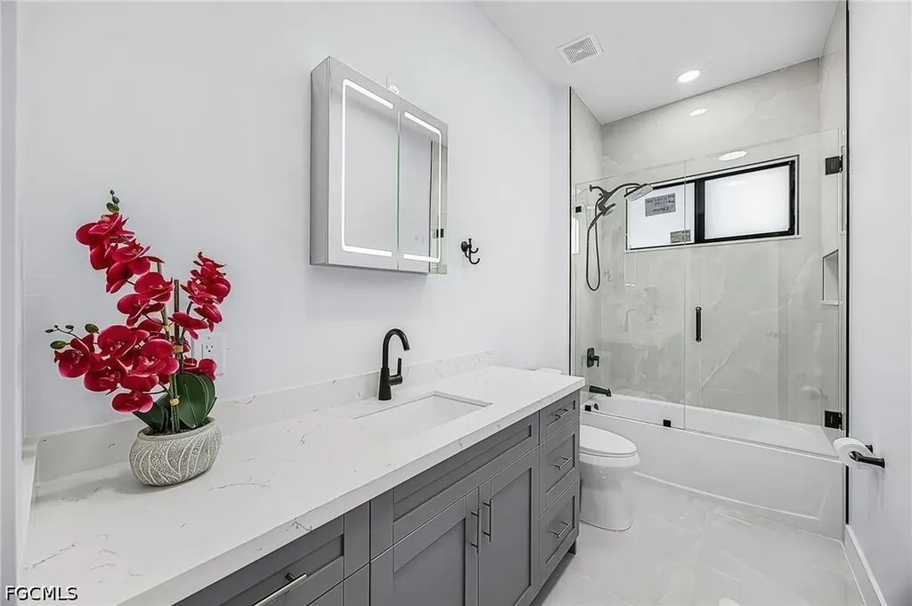 2724 NW 7th Place Cape Coral FL 33993