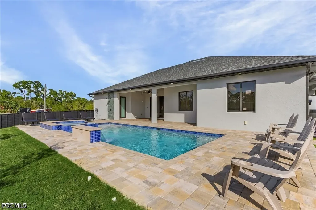 2724 NW 7th Place Cape Coral FL 33993