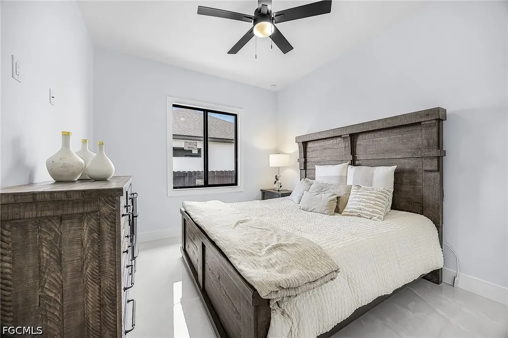 2724 NW 7th Place Cape Coral FL 33993