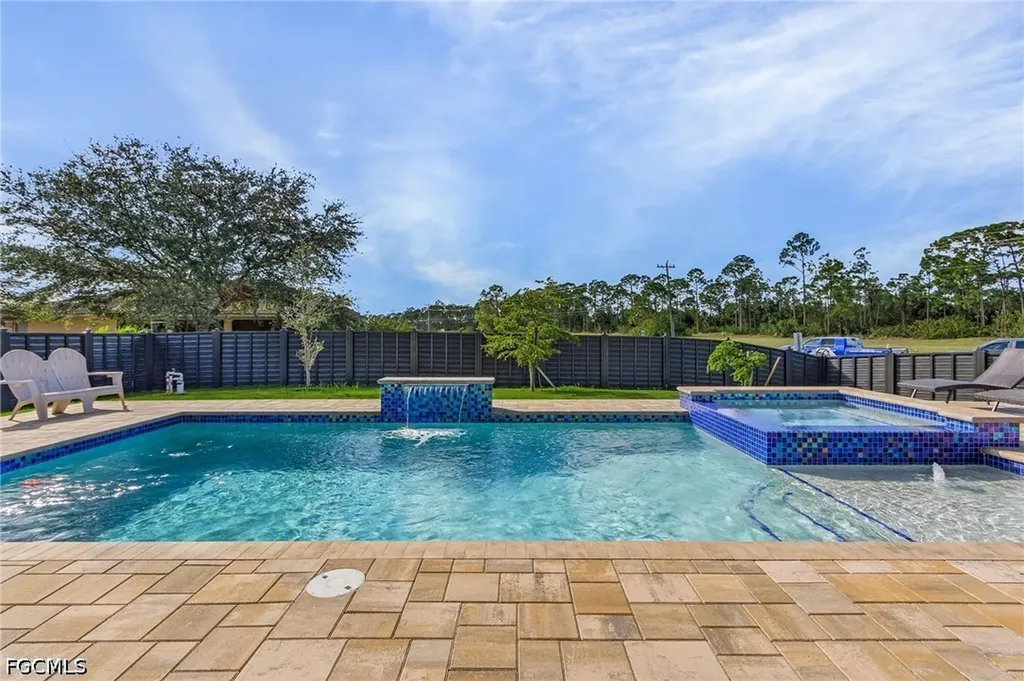 2724 NW 7th Place Cape Coral FL 33993