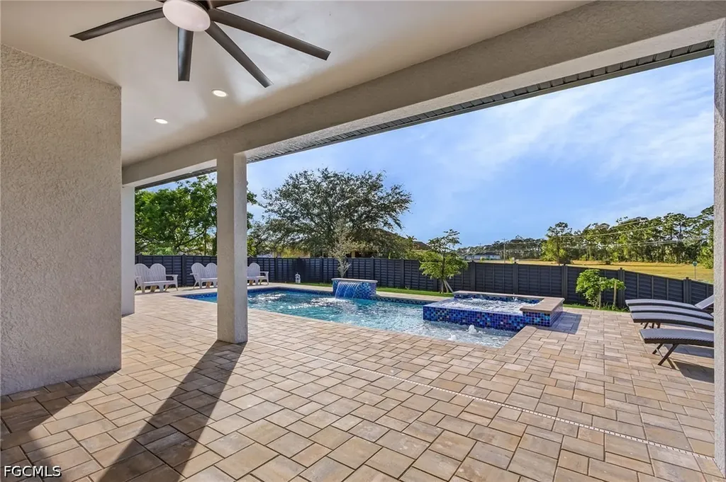 2724 NW 7th Place Cape Coral FL 33993