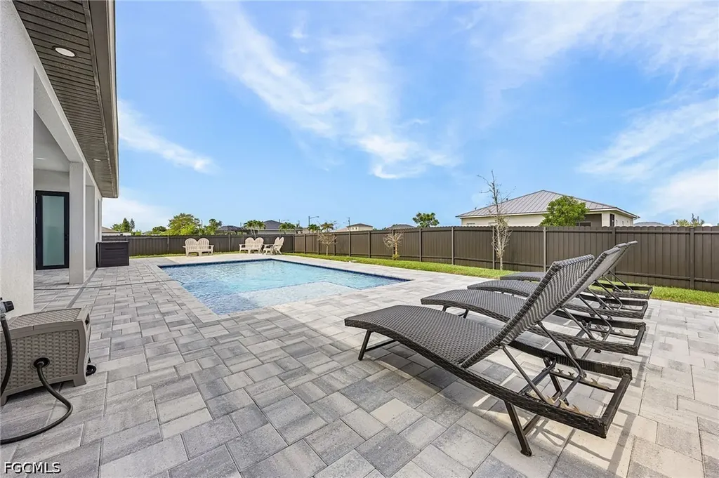 2724 NW 7th Place Cape Coral FL 33993