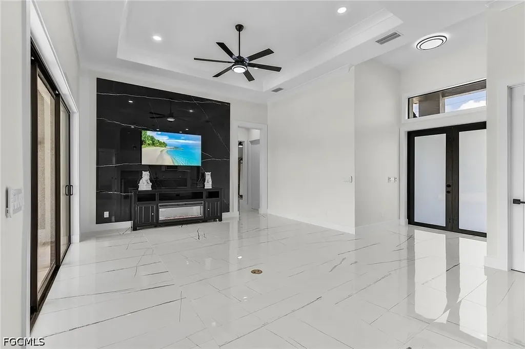 2724 NW 7th Place Cape Coral FL 33993