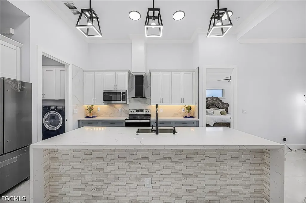 2724 NW 7th Place Cape Coral FL 33993