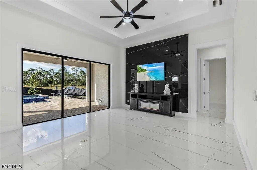 2724 NW 7th Place Cape Coral FL 33993