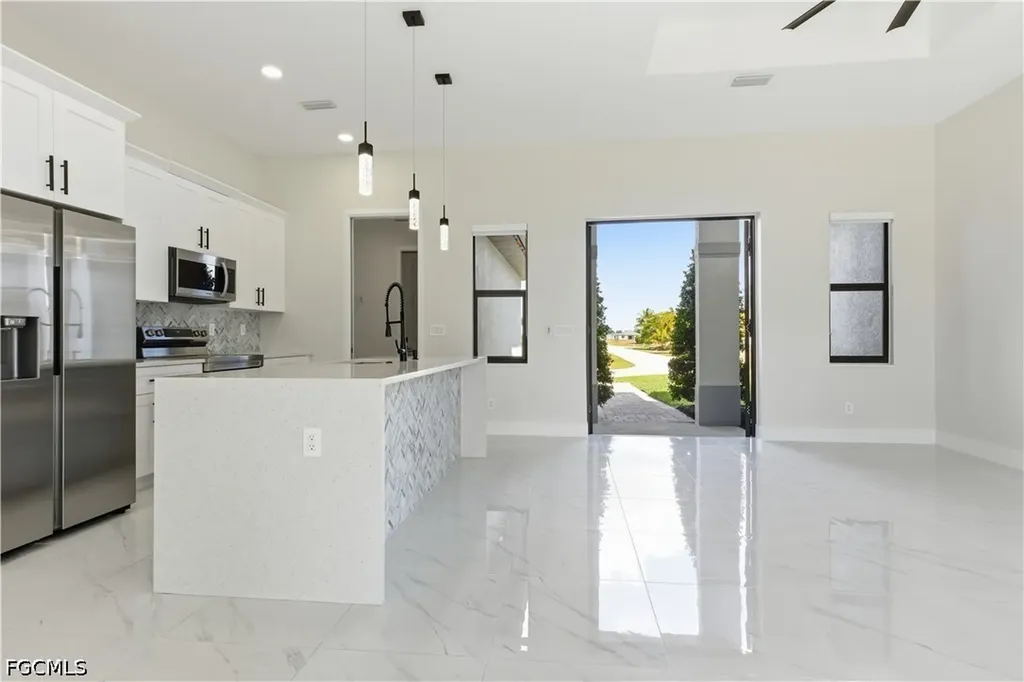 1442 NE 33rd Lane Cape Coral FL 33909
