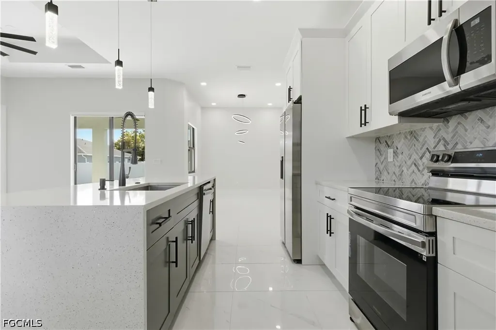 1442 NE 33rd Lane Cape Coral FL 33909
