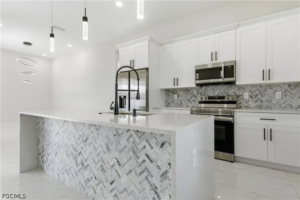 1442 NE 33rd Lane Cape Coral FL 33909