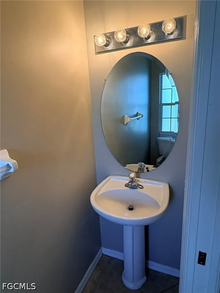 3643 Pine Oak Circle Fort Myers FL 33916