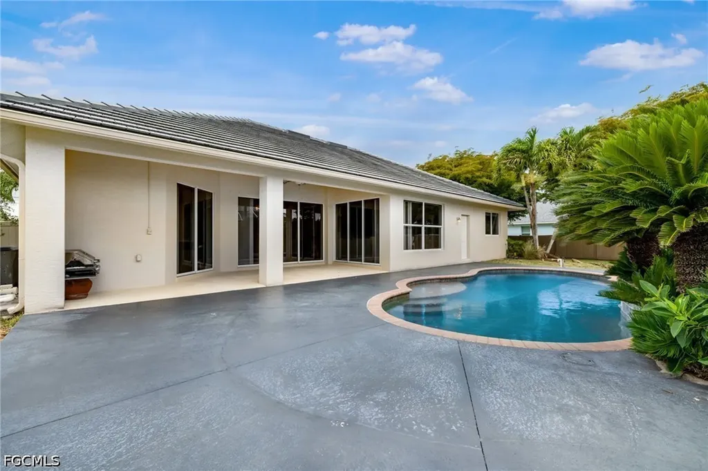 4011 SW 16th Place Cape Coral FL 33914