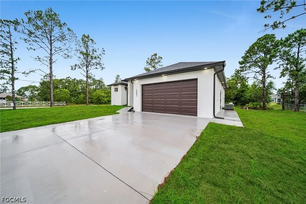 1901 Cedar Avenue N Lehigh Acres FL 33971