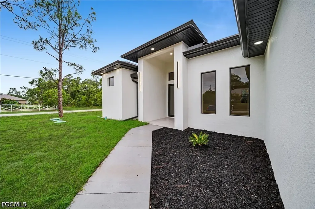 1901 Cedar Avenue N Lehigh Acres FL 33971