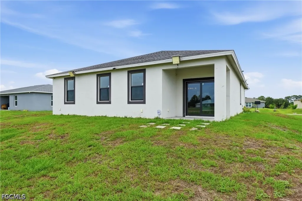 9049 Green Circle Labelle FL 33935