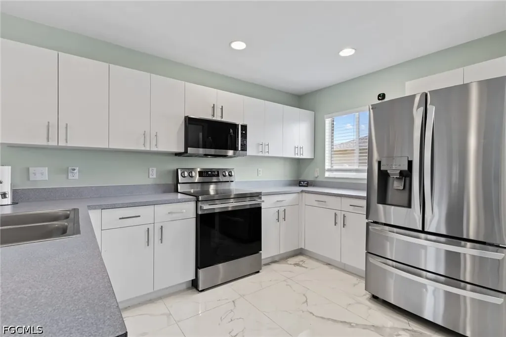 3824 SW 10th Place Cape Coral FL 33914