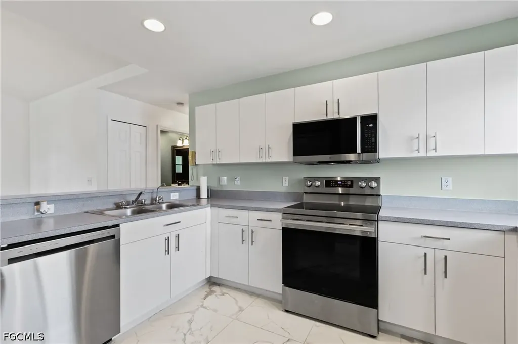3824 SW 10th Place Cape Coral FL 33914