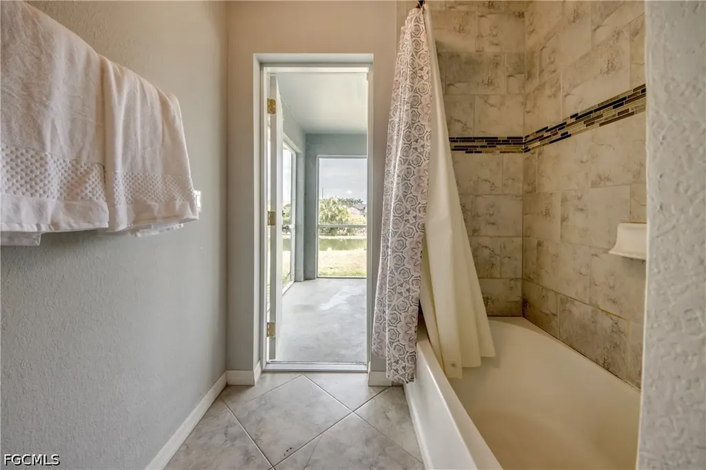 1725 NE 23rd Street Cape Coral FL 33909