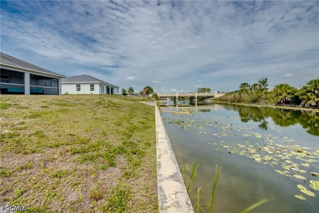 1725 NE 23rd Street Cape Coral FL 33909