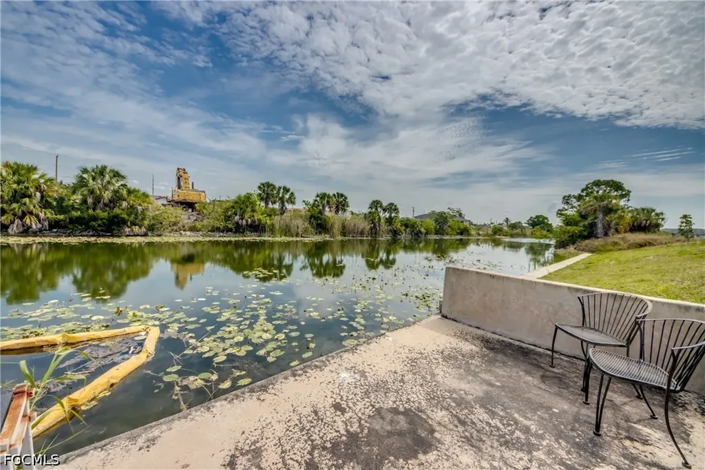 1725 NE 23rd Street Cape Coral FL 33909
