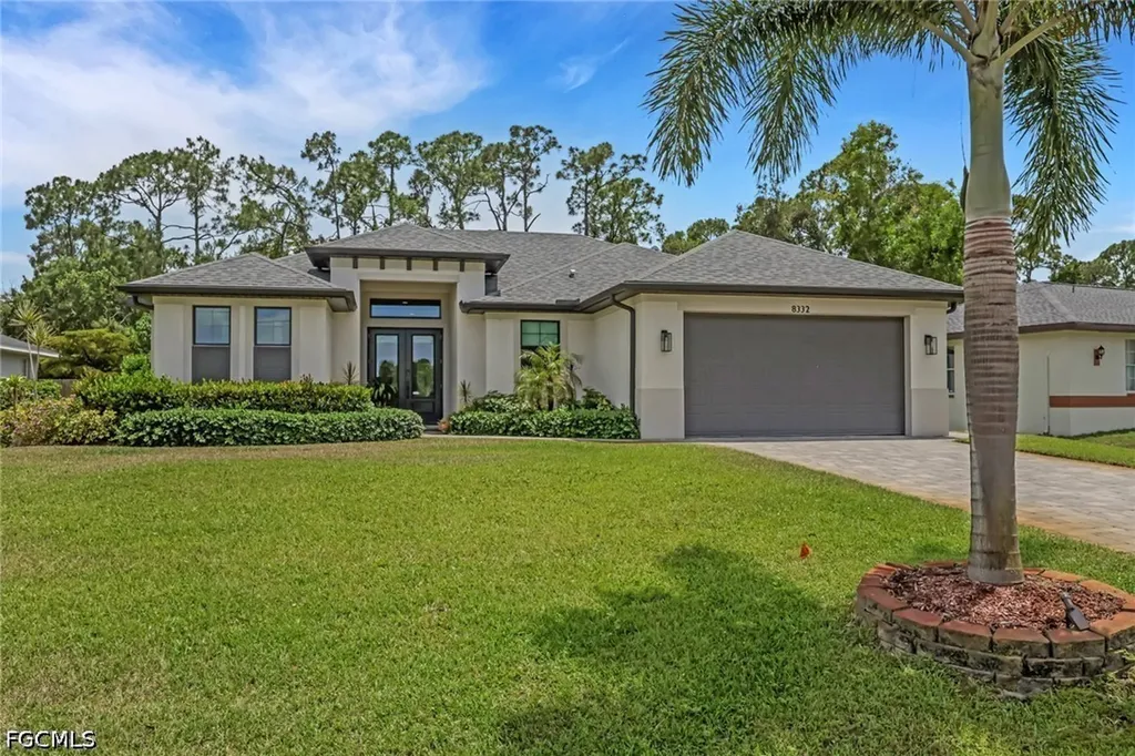 Fort Myers FL, 8332 Cypress Drive N