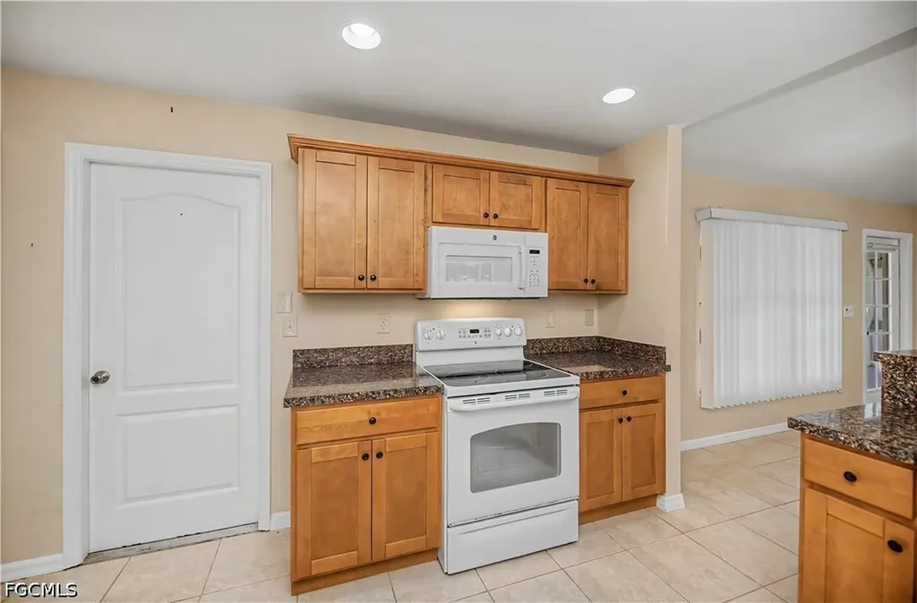 1922 Jacaranda Parkway W Cape Coral FL 33993