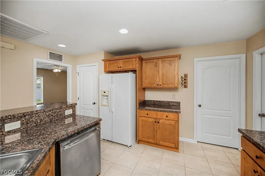 1922 Jacaranda Parkway W Cape Coral FL 33993
