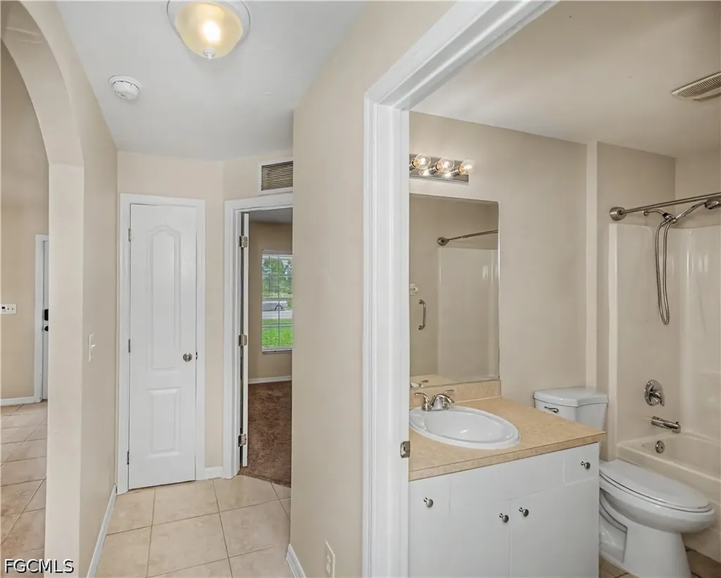 1922 Jacaranda Parkway W Cape Coral FL 33993