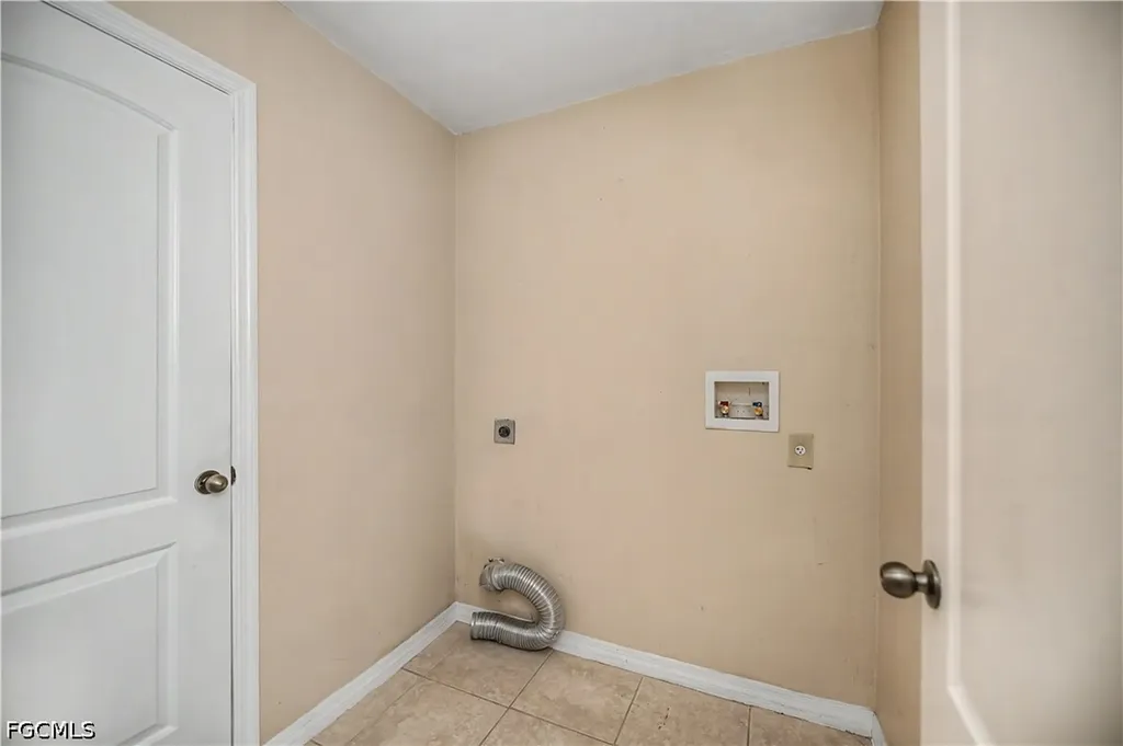 1922 Jacaranda Parkway W Cape Coral FL 33993