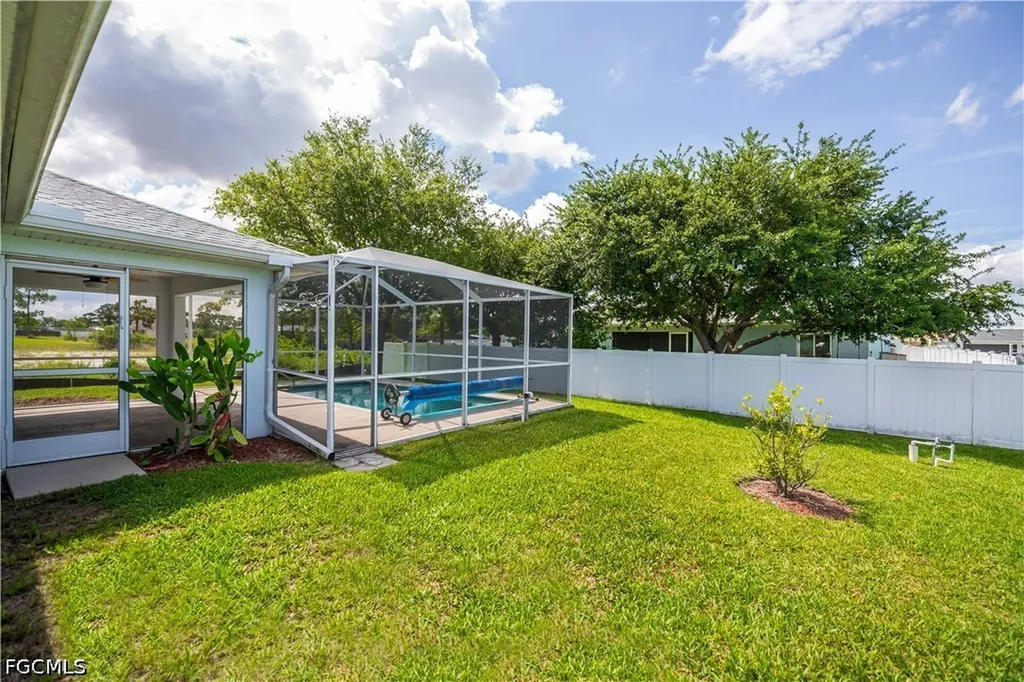 1922 Jacaranda Parkway W Cape Coral FL 33993