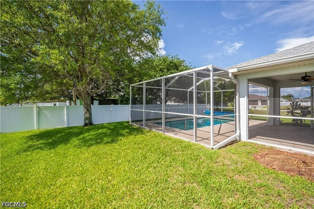 1922 Jacaranda Parkway W Cape Coral FL 33993