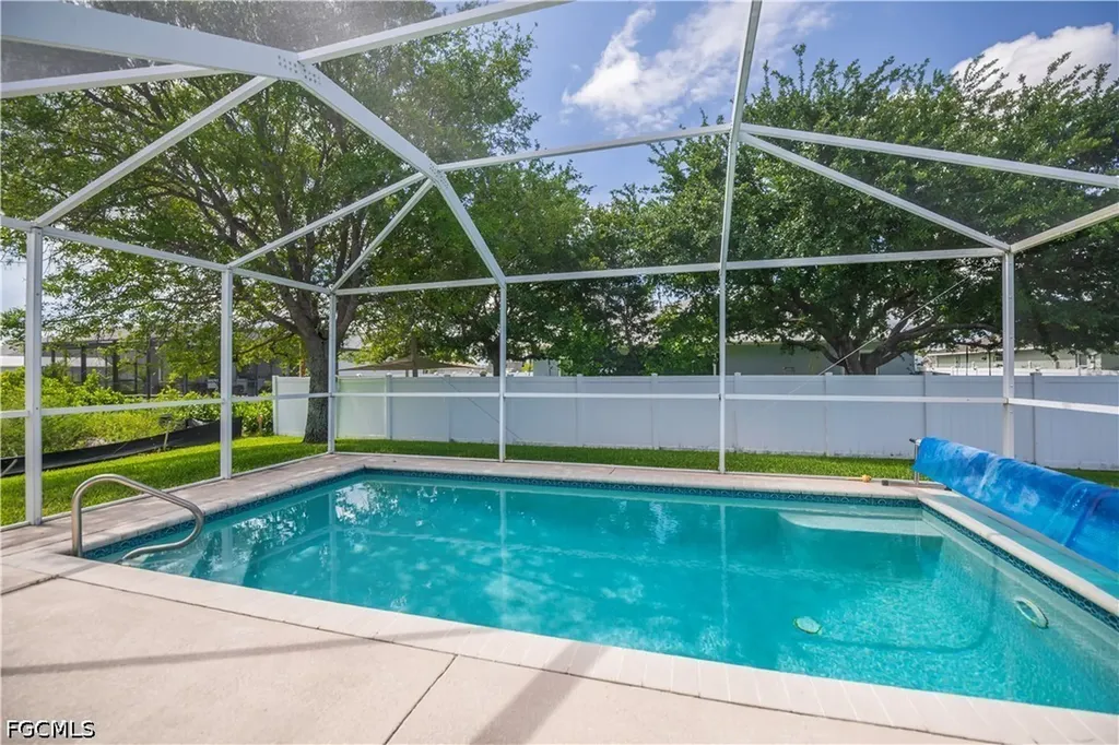 1922 Jacaranda Parkway W Cape Coral FL 33993